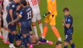 T&uuml;rkiye ma&ccedil;ında eşi benzeri g&ouml;r&uuml;lmemiş skandal! Hakemin saatini koluna taktı...