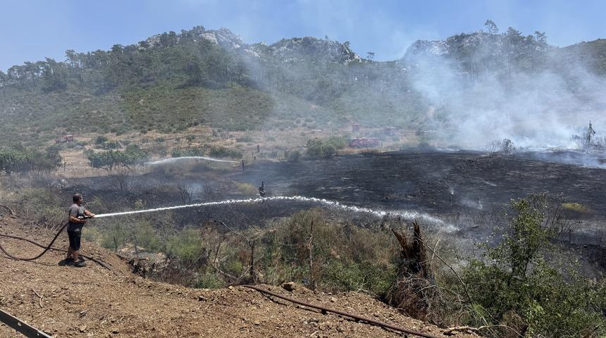 Marmaris'te &ccedil;ıkan yangın s&ouml;nd&uuml;r&uuml;ld&uuml;