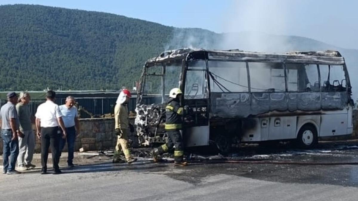Muğla'da servis minibüsünde yangın!