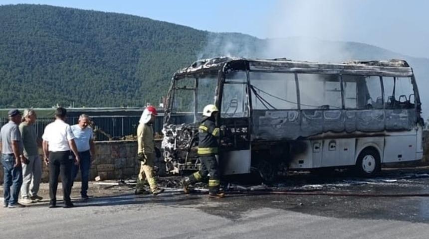 Muğla'da servis minib&uuml;s&uuml;nde yangın!