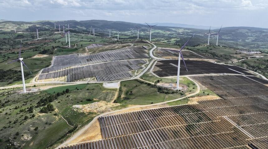 K&uuml;resel yenilenebilir enerji kurulu g&uuml;c&uuml; 2030 hedefinin yarısına yaklaştı