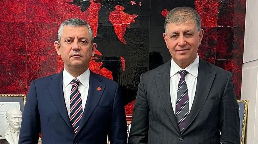 Cemil Tugay'ın istifası sonrası o ifade g&uuml;ndem oldu! &Ouml;zg&uuml;r &Ouml;zel'den a&ccedil;ıklama: "3 kez aradım..."