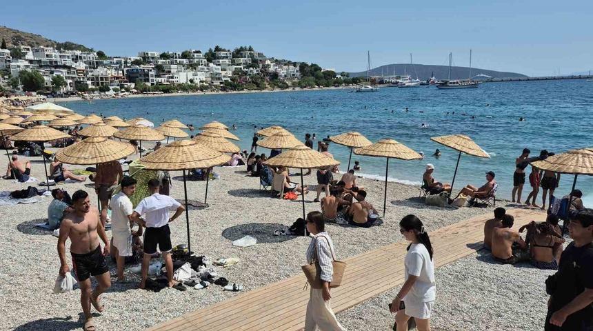 Bodrum&rsquo;da sahiller doldu taştı