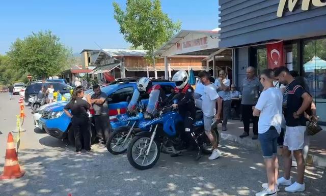 YKS&rsquo;ye yetişemeyen &ouml;ğrencinin imdadına jandarma yetişti 1
