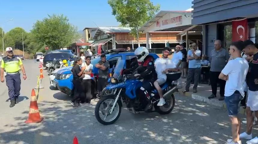 YKS&rsquo;ye yetişemeyen &ouml;ğrencinin imdadına jandarma yetişti