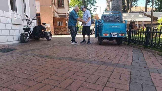 Her baba evladı için yaşar dedirten fedakarlık: Ömrünü engelli oğluna adadı