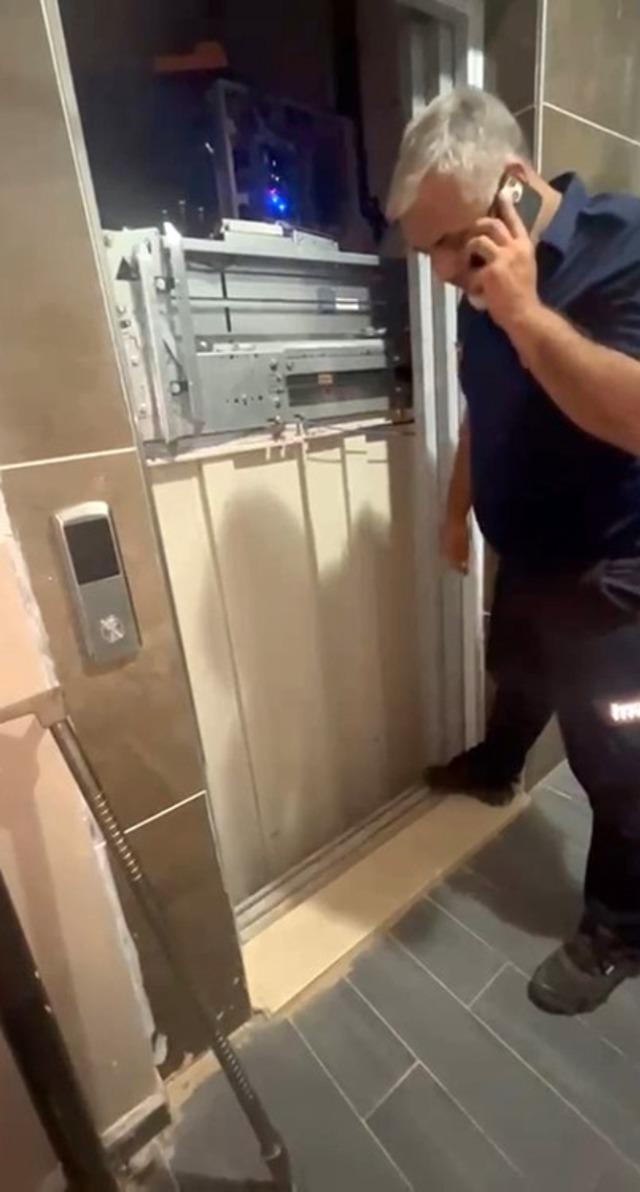 Asans&ouml;rde mahsur kalan &ouml;ğrenciyi itfaiye sınava yetiştirdi 1