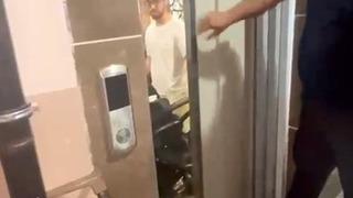 Asansörde mahsur kalan öğrenciyi itfaiye sınava yetiştirdi