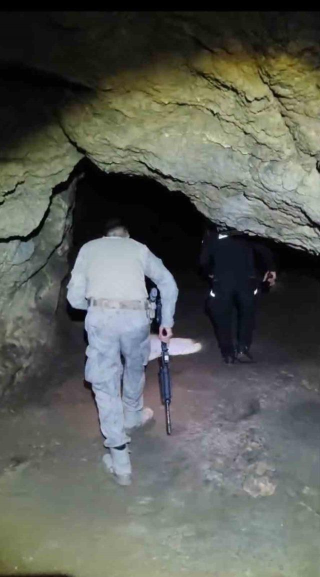 Kayıp üniversite öğrencisi için kanyon ve mağaralar didik didik taranıyor 3