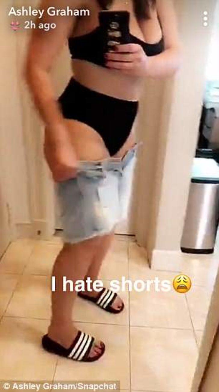 Ashley Graham soyunma kabininde...  G3