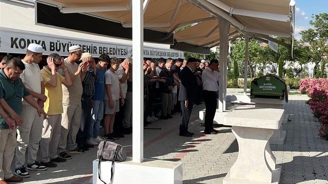 Isparta'daki kazada hayatını kaybeden Meryem Dinç ve Gülperi Ertürk son yolculuklarına uğurlandı