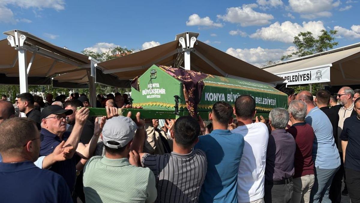 Isparta daki kazada hayatını kaybeden Meryem Dinç ve Gülperi Ertürk son yolculuklarına uğurlandı 1