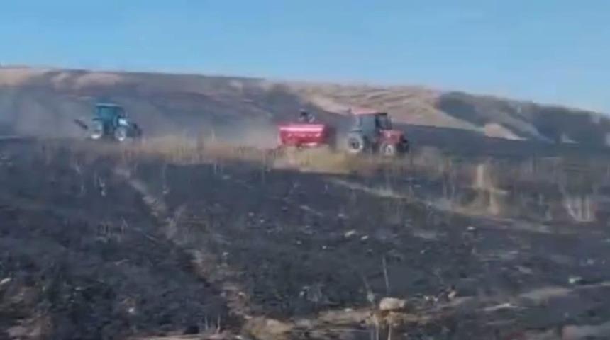 Siirt'te bi&ccedil;erd&ouml;verden &ccedil;ıkan yangında 50 d&ouml;n&uuml;ml&uuml;k ekili alan yandı