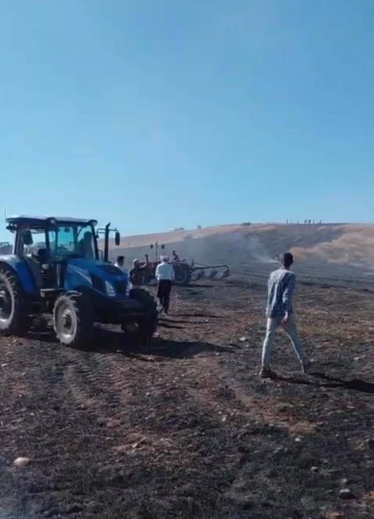 Siirt te bi&ccedil;erd&ouml;verden &ccedil;ıkan yangında 50 d&ouml;n&uuml;ml&uuml;k ekili alan yandı 1