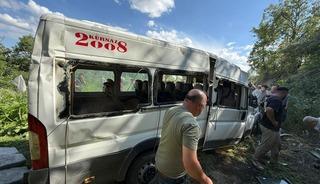 Burdur'da minib&uuml;s tarlaya u&ccedil;tu: 8 yaralı