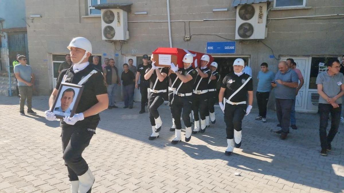 Görev başında hayatını kaybeden polis memuru son yolculuğuna uğurlandı 1