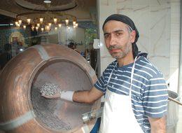 Elazığ'da günde bir ton badem şekeri üretiliyor