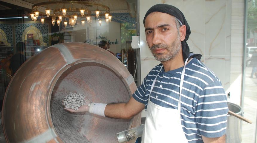 Elazığ'da günde bir ton badem şekeri üretiliyor