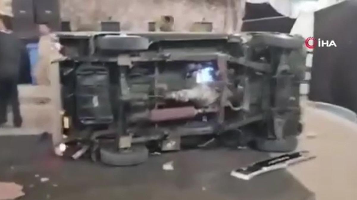 Pakistan&rsquo;da bir ara&ccedil; camiye daldı: 2 &ouml;l&uuml;, 30 yaralı 2