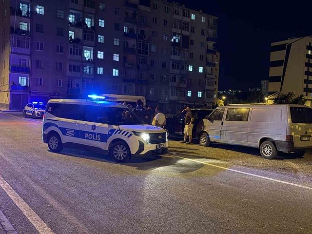 &lsquo;Torpil patlatma&rsquo; kavgasında sopa ve satır kullanıldı: 3 yaralı 4