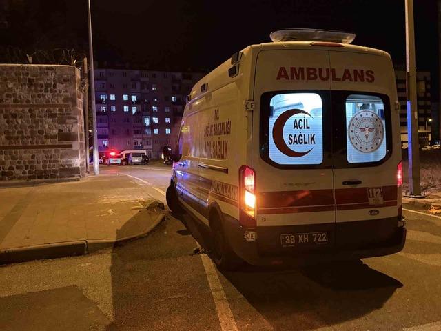 &lsquo;Torpil patlatma&rsquo; kavgasında sopa ve satır kullanıldı: 3 yaralı 1