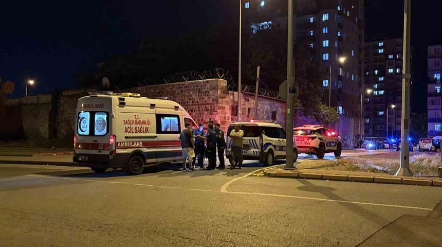 &lsquo;Torpil patlatma&rsquo; kavgasında sopa ve satır kullanıldı: 3 yaralı