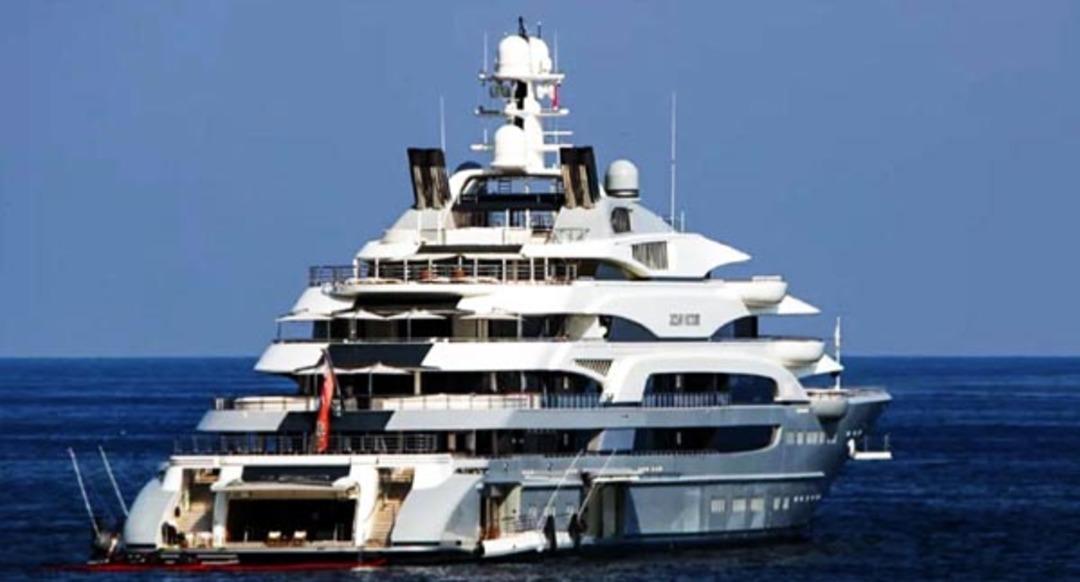 &Ccedil;elik kralı sekiz katlı sarayıyla geldi 