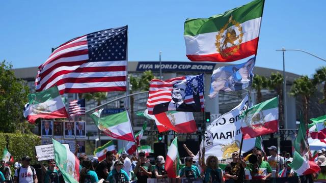 İran Milli Futbol Takımı Los Angeles'ta mesaj bıraktı