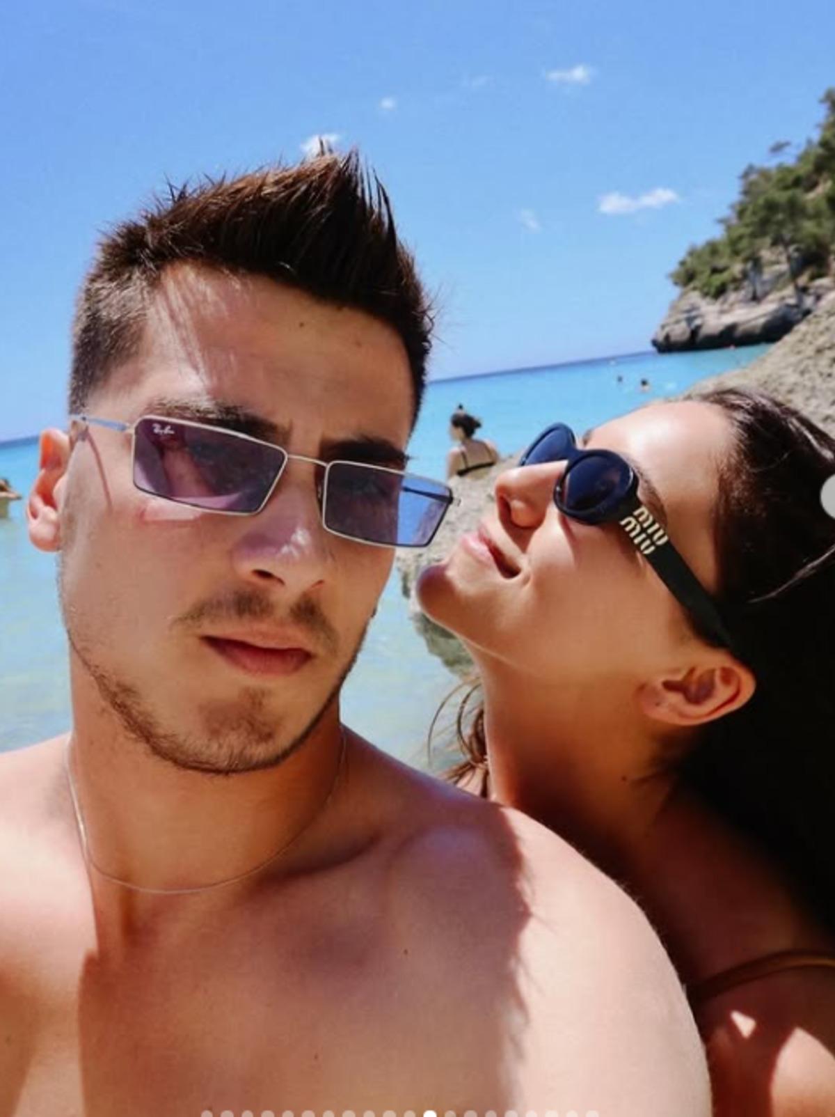 Atakan Özkaya ve Dilin Döğer den aşk pozları 4