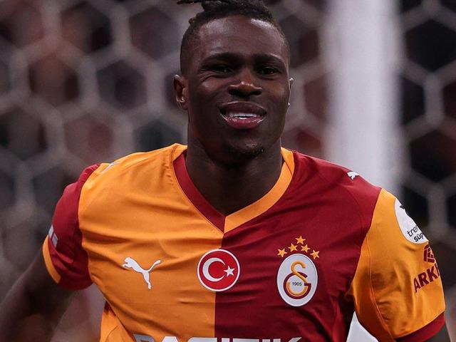 Galatasaray'a D&uuml;nya Kupası'nda Singo şoku! 55 milyon Euro'luk plan suya d&uuml;şt&uuml;...