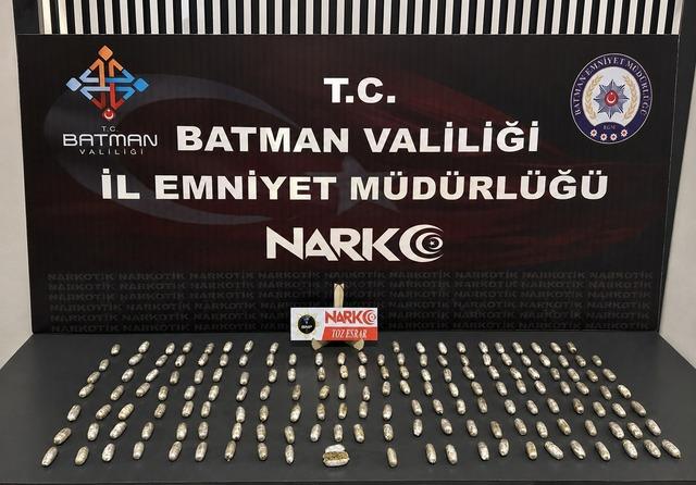 Batman&rsquo;da inanılmaz olay: 4 yolcunun midesinden 353 par&ccedil;a halinde 2  kilo 700 gram uyuşturucu &ccedil;ıktı 3
