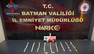 Batman&rsquo;da inanılmaz olay: 4 yolcunun midesinden 353 par&ccedil;a halinde 2  kilo 700 gram uyuşturucu &ccedil;ıktı