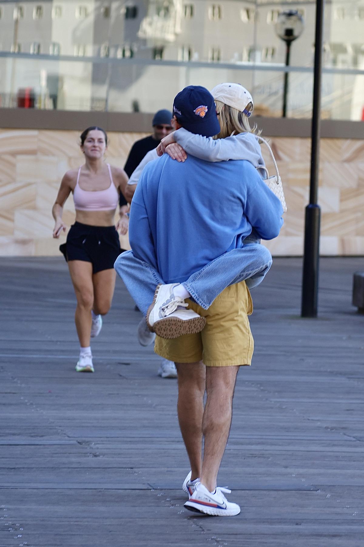 Sydney Sweeney ve Scooter Braun sokakta aşka geldi! Kimseyi umursamadılar 3