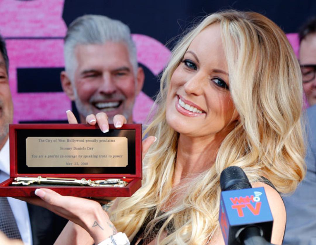 Porno yıldızına kentin anahtarını verdiler! 