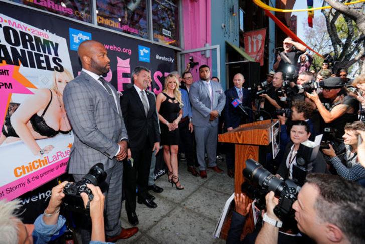 Porno yıldızına kentin anahtarını verdiler!  G4