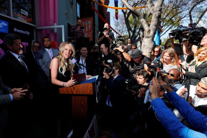 Porno yıldızına kentin anahtarını verdiler!  G5