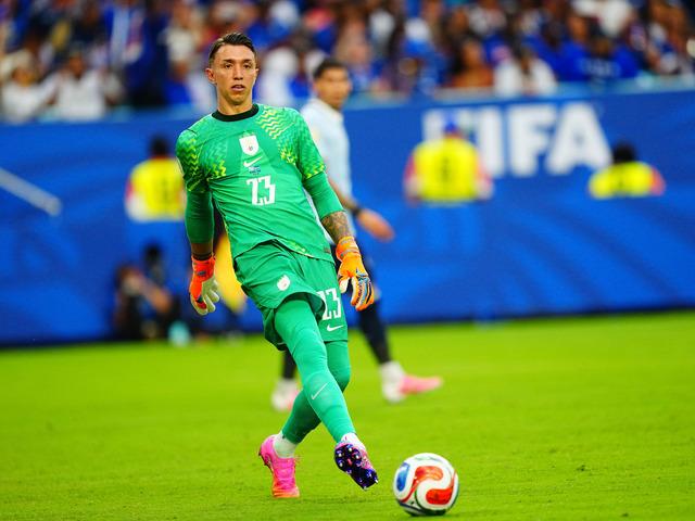 Muslera'dan b&uuml;y&uuml;k hata!
