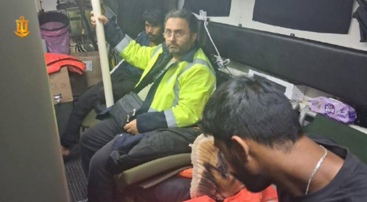 Karadeniz de seyreden gemiye saldırı: İ&ccedil;inde T&uuml;rkler de vardı! 3