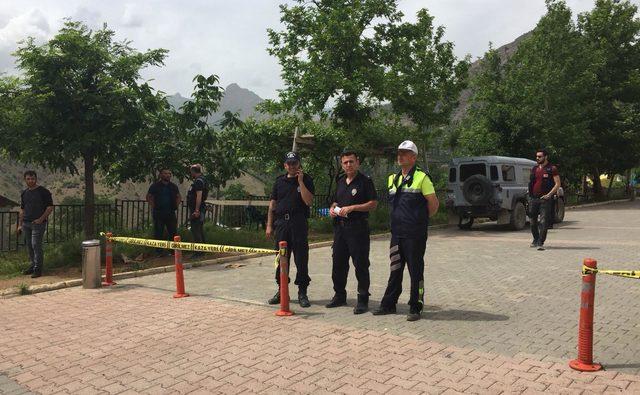 PKK saldırısında güvenlik korucusu şehit oldu, oğlu yaralı
