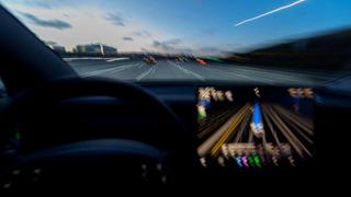 Otopilottaki Tesla, yaşlı kadını evinin içindeyken hayattan kopardı!