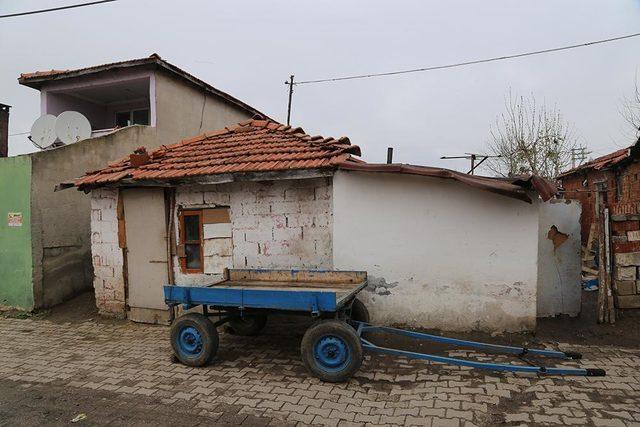 6 kişilik ailenin harabe evi yenilendi