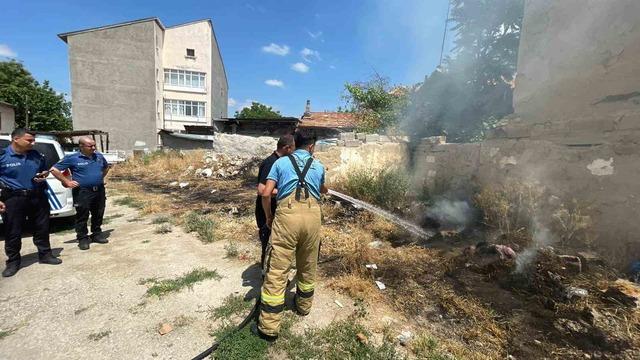 Çöp konteynerinde çıkan yangın korkuttu 3