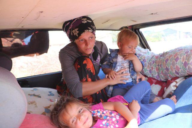 Kalacak yerleri olmayan anne ve iki çocuğu otomobilde yaşıyor