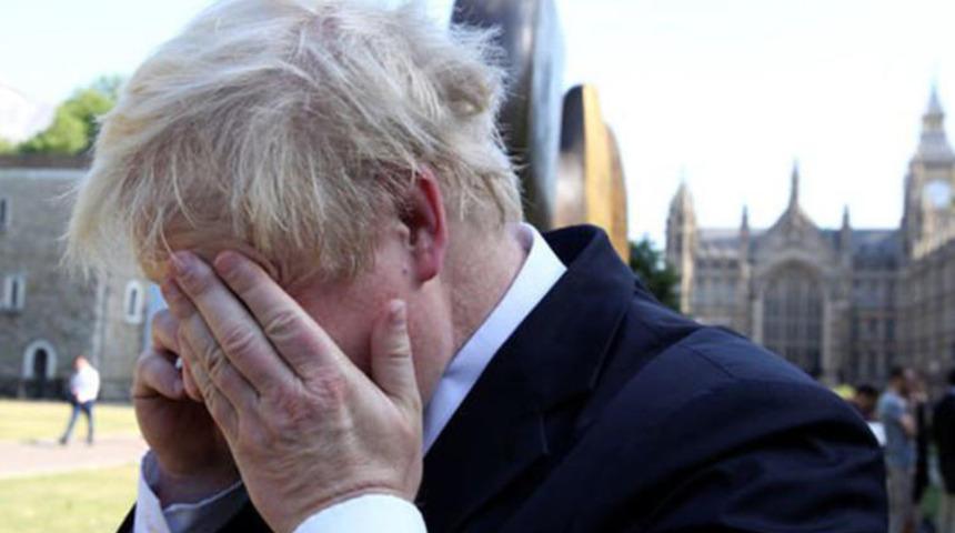 İngiltere Dışişleri Bakanı Boris Johnson'a büyük şok: Dakikalarca işletildi