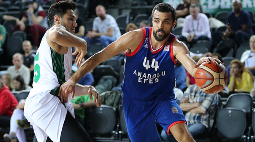 Anadolu Efes, Darüşşafaka'yı eleyerek play-off yarı finaline yükseldi