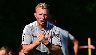 Fenerbah&ccedil;e'de Dirk Kuyt İstanbul'a geldi! G&ouml;reve hazır