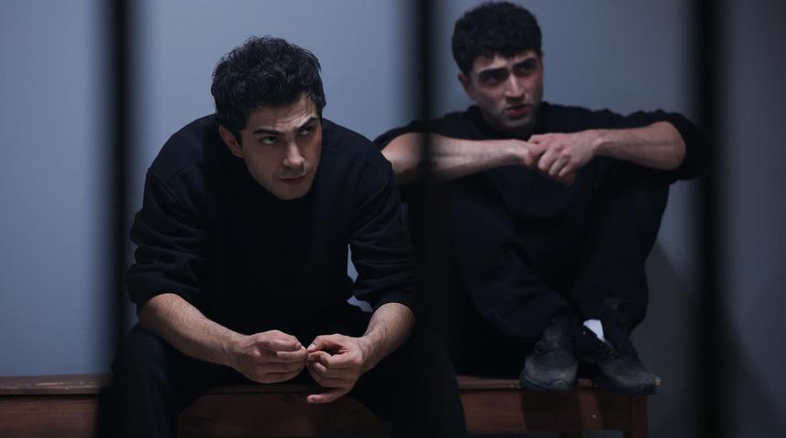 Altı &Uuml;st&uuml; İstanbul 3. fragman izle! ''Soluksuz izlenir''