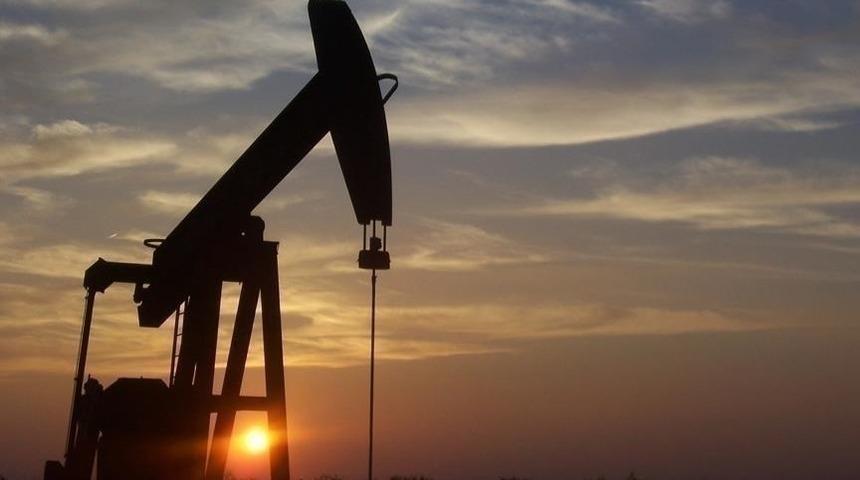 Brent petrolde d&uuml;ş&uuml;ş: Varil fiyatı 76,66 dolara geriledi