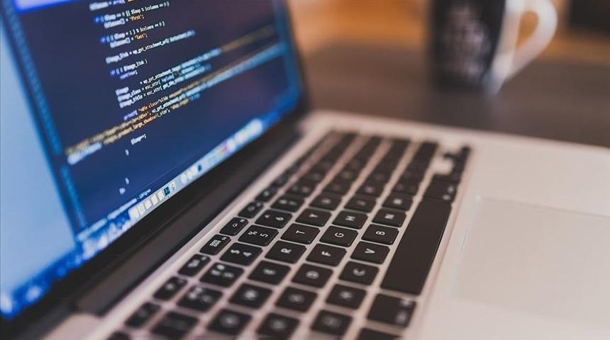Yapay zeka odaklı yeniden yapılanmada 21 bin kişi işten &ccedil;ıkarıldı