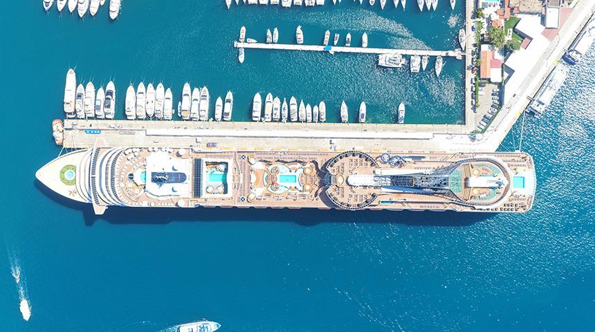 Marmaris'e "MSC Divina" kruvaziyeri 4 bin 121 turist getirdi